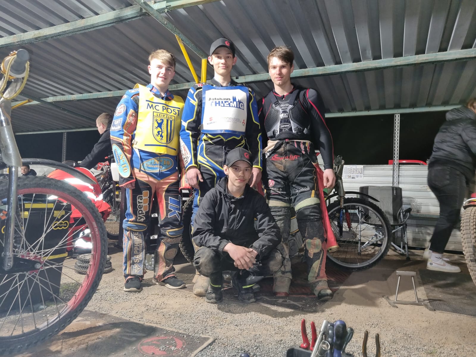 Hinten: Tim Lumpitzsch, Manuel Rau, Bruno Thomas; Vorn: Magnus Rau